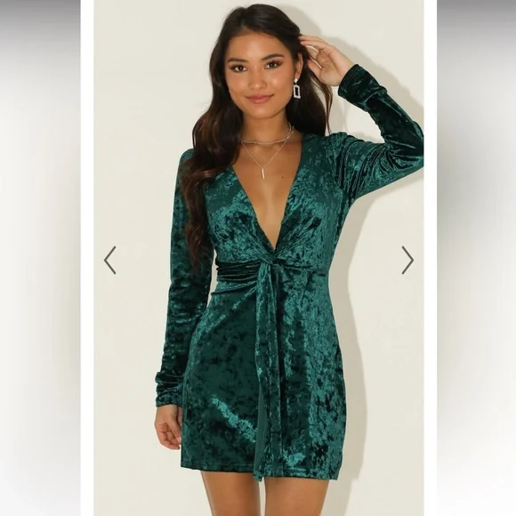 LIMO SONG DRESS IN EMERALD GREEN VELVET - Picture 2 of 8